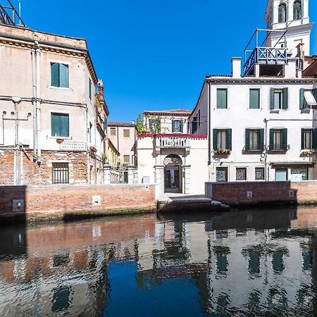 Ln Luxe Apartment Venice Canal View Buitenkant foto