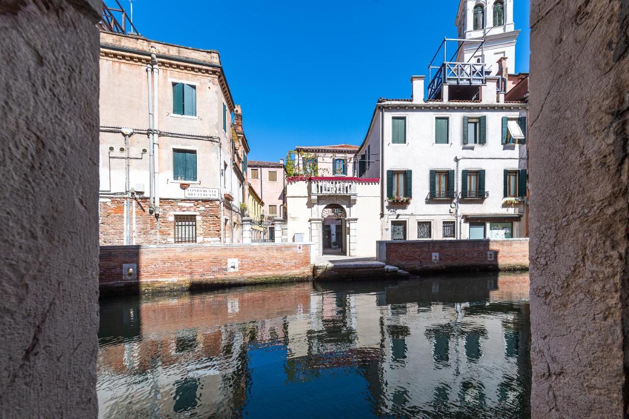 Ln Luxe Apartment Venice Canal View Buitenkant foto