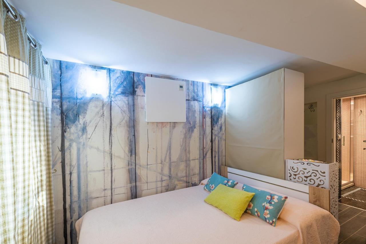 Ln Luxe Apartment Venice Canal View Buitenkant foto