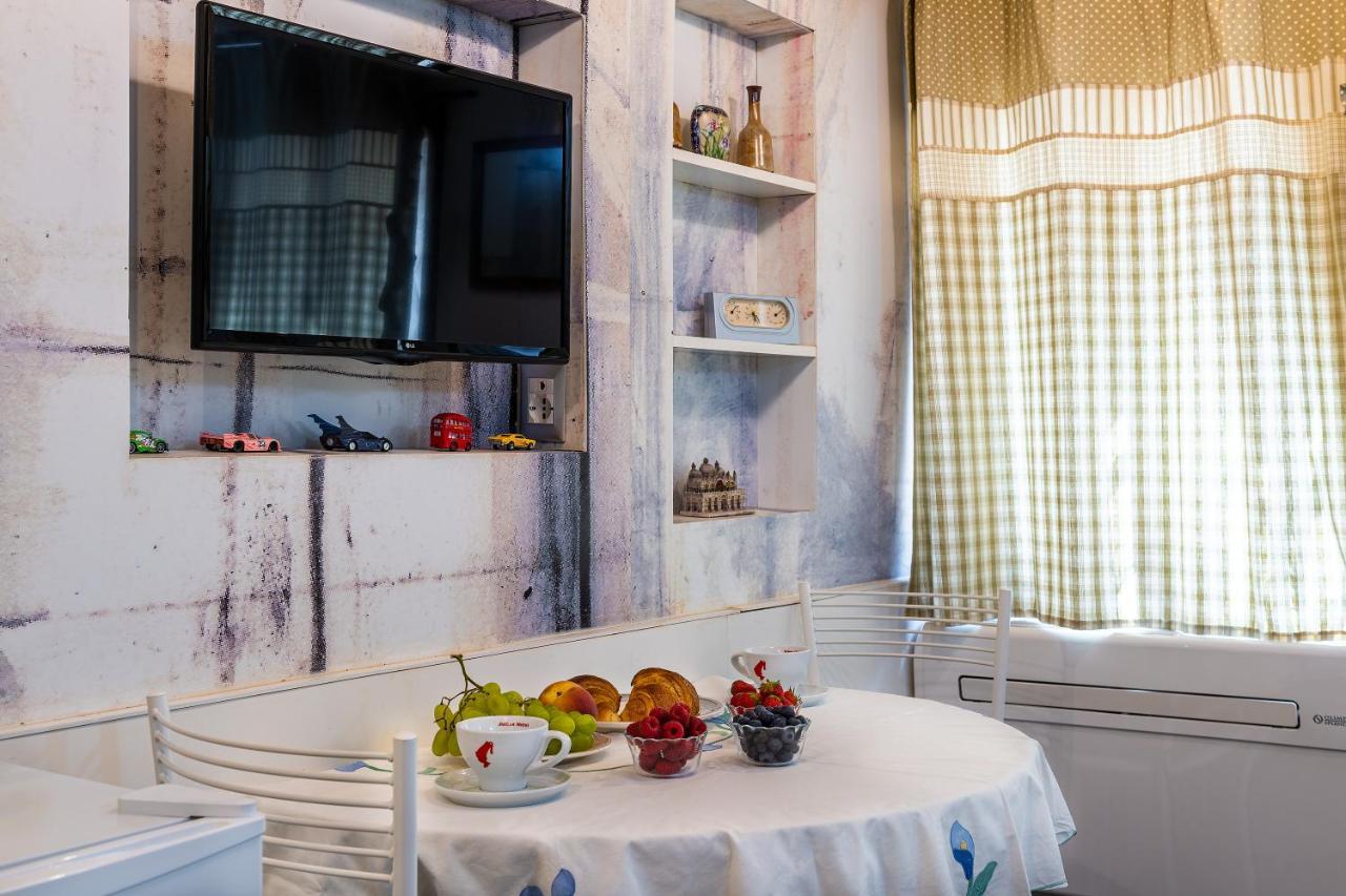 Ln Luxe Apartment Venice Canal View Buitenkant foto