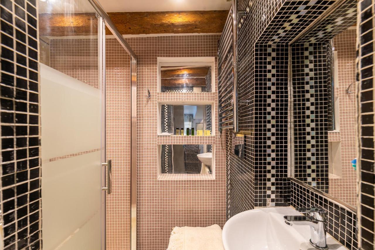 Ln Luxe Apartment Venice Canal View Buitenkant foto