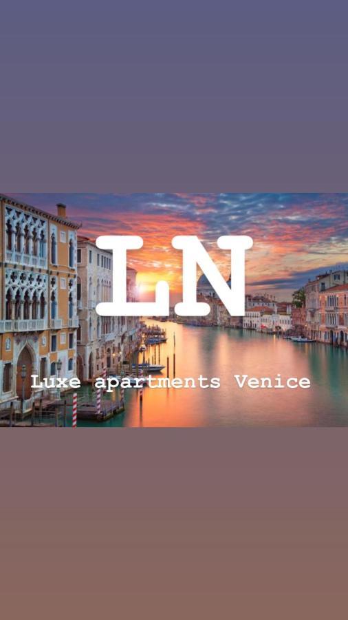 Ln Luxe Apartment Venice Canal View Buitenkant foto